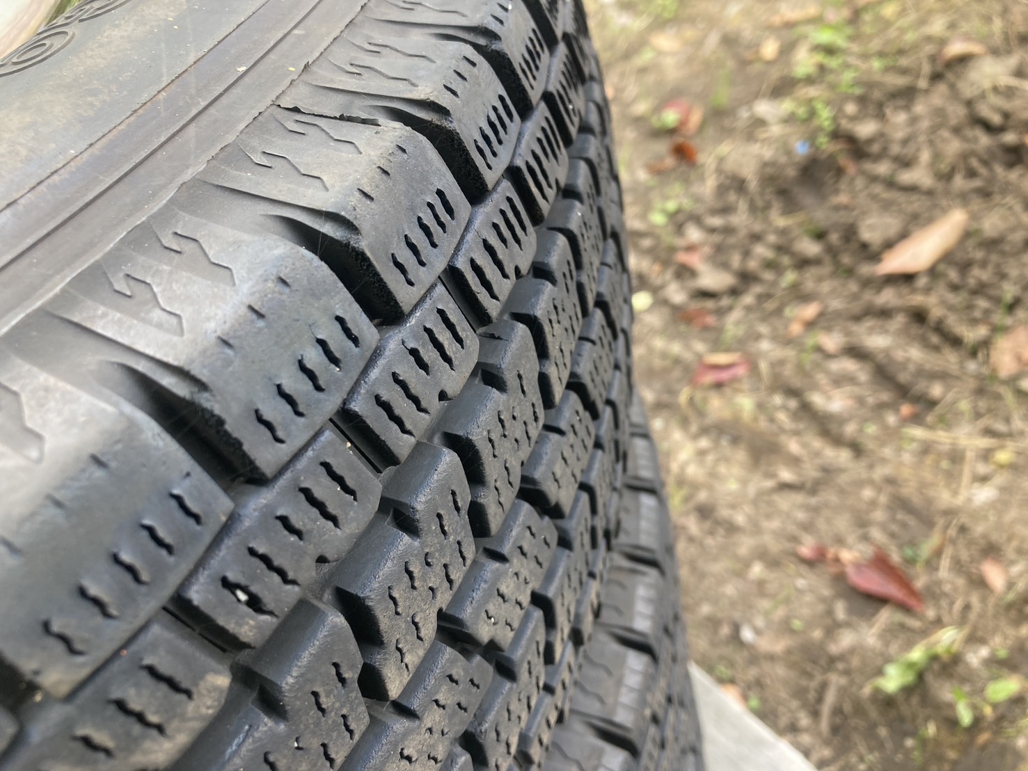 ヨコハマ ２ｔﾀﾞﾝﾌﾟｽﾀｯﾄﾞﾚｽ＋鉄ホイル R6年式 - 画像 3