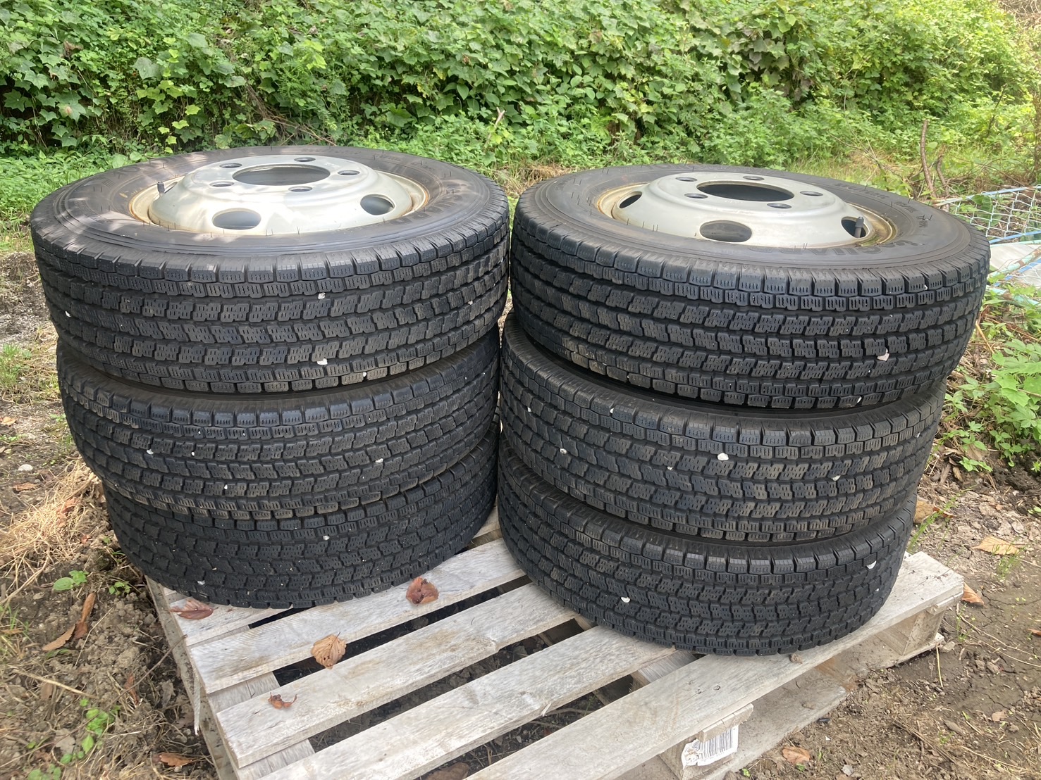 ヨコハマ ２ｔﾀﾞﾝﾌﾟｽﾀｯﾄﾞﾚｽ＋鉄ホイル R6年式