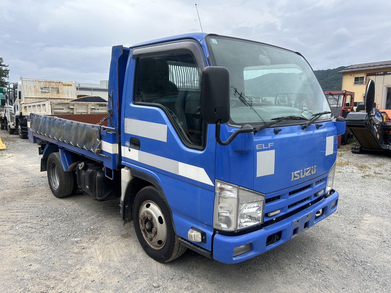 いすゞ エルフ2tダンプ　TKG-NJR85AN 2014 H26年式 83565km